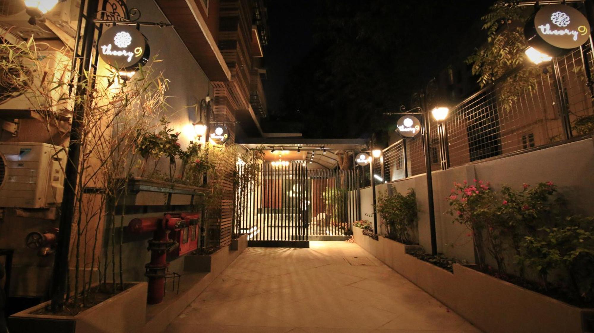 Theory9 Premium Service Apartments Bandra Mumbai  Buitenkant foto